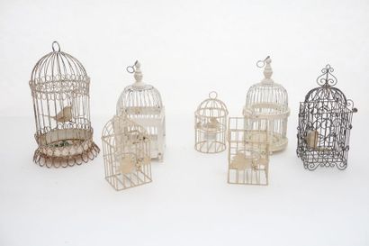 null Collection de cages à oiseaux en métal laqué, douze pièces [usures et altérations]...