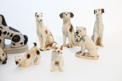 null Collection de chiens en céramique, quatorze pièces.