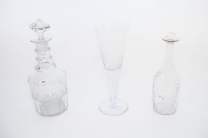 VONÊCHE Carafe, mi-XIXe, verre soufflé taillé, h. 31 cm [très petits éclats] ; on...