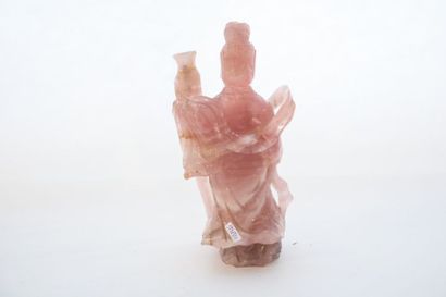 CHINE "Guanyin de l'Aspersion", XXe, quartz rose sculpté, h. 28,5 cm [petits accidents...