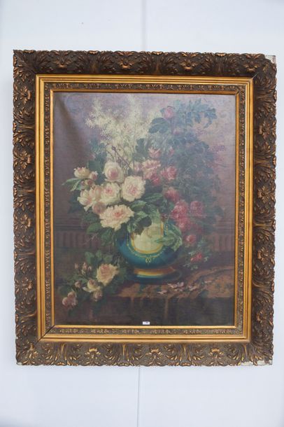 ECOLE FRANCAISE "Bouquet", début XXe, huile sur toile, 84x66 cm [déchirure à la toile,...