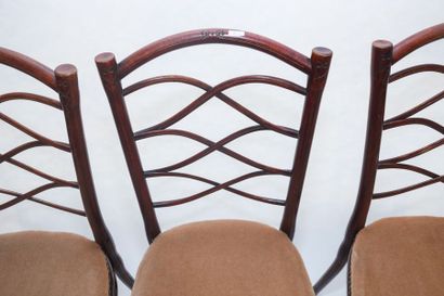 THONET - WIEN Suite de quatre chaises, début XXe, bois thermoformé acajou, marque...
