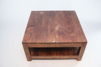 null Table basse contemporaine, XXIe, bois verni, 41x80x80 cm [légères altératio...