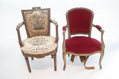 null Deux fauteuils en cabriolet, le premier d'époque Louis XVI, le second de style...