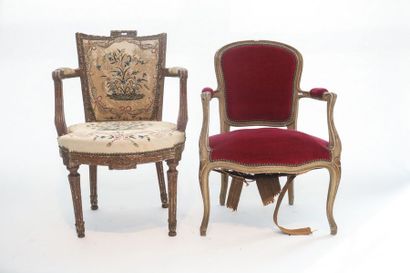 null Deux fauteuils en cabriolet, le premier d'époque Louis XVI, le second de style...