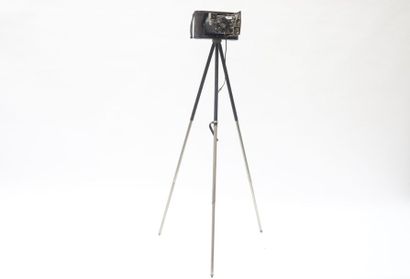 Eastman Kodak Appareil photographique sur trépied, début XXe, h. 110 cm [altérat...