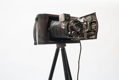 Eastman Kodak Appareil photographique sur trépied, début XXe, h. 110 cm [altérat...