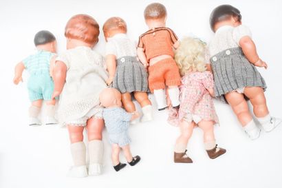 null Lot de sept poupées en celluloïde, habillées, 29-62 cm env. [usures d'usage...
