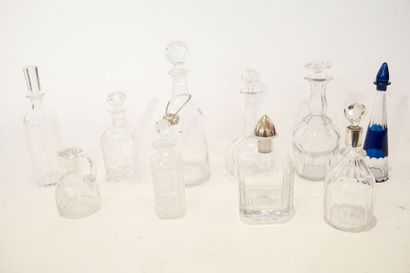 null Collection de carafes, XIX-XXe, cristal et verre, dix pièces [un bouchon br...