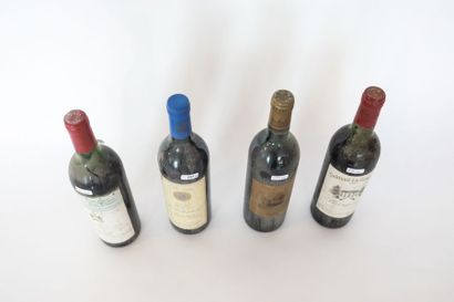 BORDEAUX Rouge, quatre bouteilles :

- (PAUILLAC), Château Mouton-Rothschild 1977...