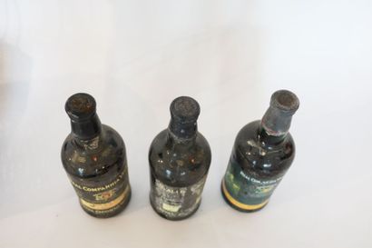 PORTO Real Companhia Velha, trois bouteilles dans un panier ancien [étiquettes très...