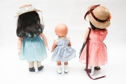 UNICA Trois poupées en composition ou en celluloïde, habillées, marquées, avec supports,...