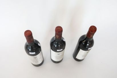 BORDEAUX (MARGAUX) Rouge, Château Labégorce-Zédé 1986, trois bouteilles [bas-goulot,...