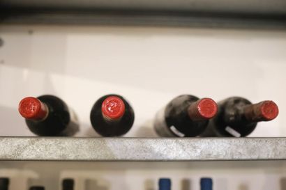 BORDEAUX Rouge, quatre bouteilles :
- (Côtes de Bourg), Château du Bousquet, 1990,...