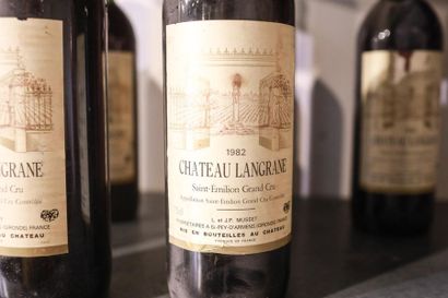 BORDEAUX (SAINT-ÉMILION) Rouge, Château Langrane, grand cru, 1982, huit bouteilles...