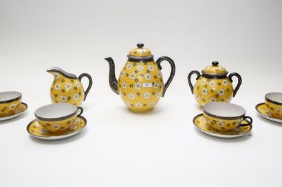 JAPON Service à thé, décor de sakuras sur fond jaune, circa 1930, porcelaine, marque...