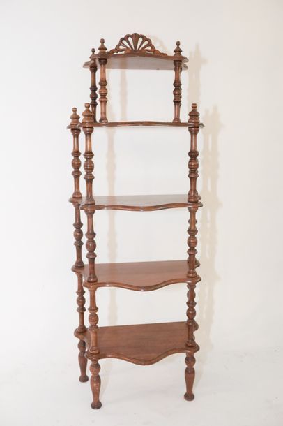 null Étagère de style Louis-Philippe, XIX-XXe, bois tourné, 140,5x53x31 cm.