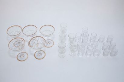 null Varia de verres, XIX-XXe, cristal et verre, vingt-six pièces.