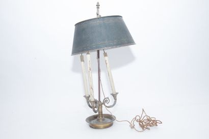 null Lampe dite bouillotte de style Louis XVI montée à l'électricité, fin XIXe, bronze,...