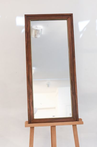 null Miroir rectangulaire, XIXe, placage d'acajou souligné de laiton, initiales estampées...