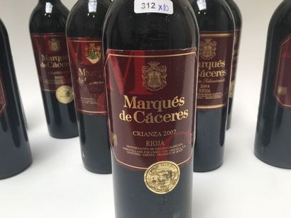 ESPAGNE (RIOJA) Rouge, Marqués de Cáceres 2004 (une), 2007 (cinq) et 2008 (quatre),...