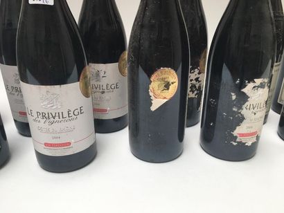 CÔTES-DU-RHÔNE Rouge, seize bouteilles :

- Gigondas - Château du Trignon 2003, quatre...