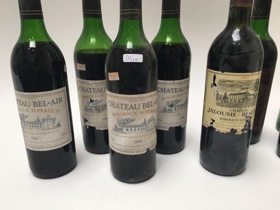 null Onze bouteilles, varia  :
- rouge, Château Bel-Air, 1988, quatre bouteilles...