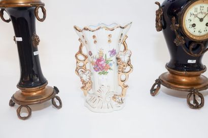 null Garniture de cheminée d'époque Napoléon III, fin XIXe, porcelaine beau bleu...