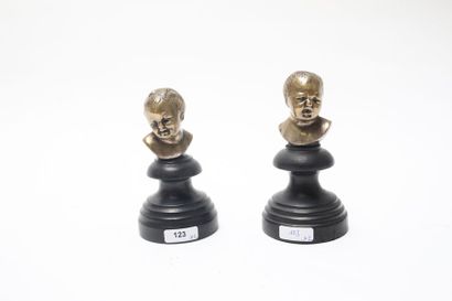 France "Jean qui rit" et "Jean qui pleure", XIXe, paire de bustes miniatures en bronze...