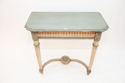 null Console d'applique de style Louis XVI, XXe, bois rechampi mouluré et sculpté,...