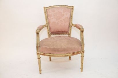 null Fauteuil en cabriolet de style Louis XVI, XXe, bois rechampi mouluré et sculpté,...