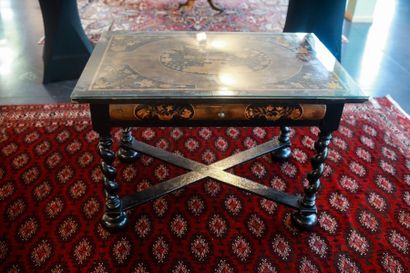 null Table de milieu Louis XIII ouvrant par un tiroir en ceinture, pieds torses à...