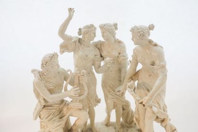 ITALIE "Apollon et les trois Grâces", fin XIXe, groupe en céramique émaillée, socle...