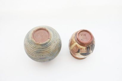 GUÉRIN Roger (1896-1954) Deux vases, le second à décor de poissons incisés, XXe,...