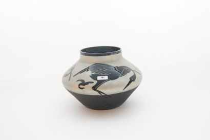 Boom Vase d'époque Art déco, circa 1930, verre noir gravé à l'acide et argenté, signé...