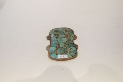 CHINE Plaque archaïque dans le goût de la dynastie Xia en jade sculpté pavé de turquoises,...