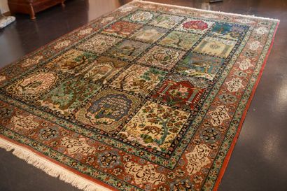 null Grand tapis persan de style Bakhtiar à motifs dits Khesti, 374x266 cm env.