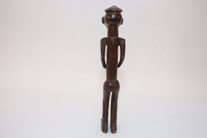 ART TRIBAL Fétiche masculin, XXe, bois sculpté à patine brune, h. 47,5 cm [pieds...