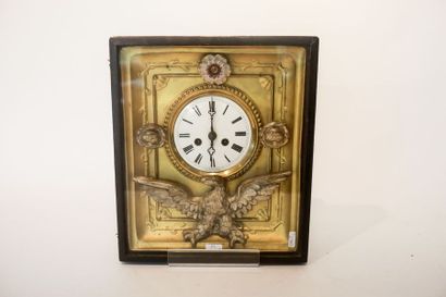 null Tableau-horloge à l'aigle, XIXe, bois et métal repoussé, 34x29 cm [usures] ;...