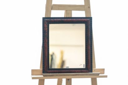 null Petit miroir rectangulaire dans le goût du XVIIe, 44x38 cm.