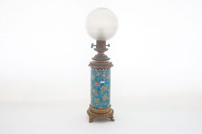 null Lampe à pétrole à décor naturaliste orientalisant, fin XIXe, céramique émaillée...