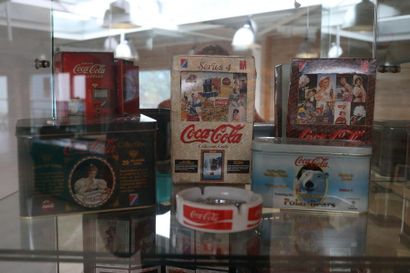 Coca-Cola Collection de cartes et de boîtes.