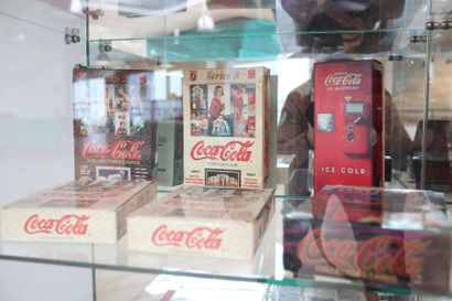 Coca-Cola Collection de cartes et de boîtes.