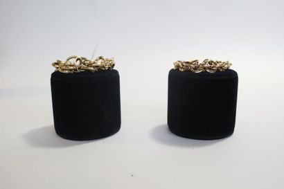 null Deux bracelets à grosses mailles lisses et striées en or jaune 18 carats, poinçons,...