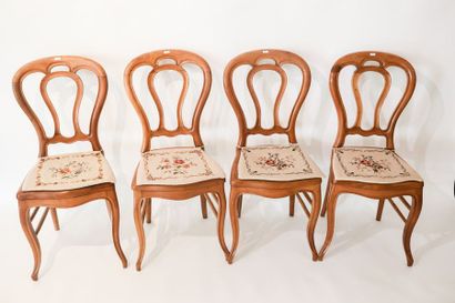 null Suite de onze chaises de style Louis-Philippe, dossier ajouré et assise cannée,...