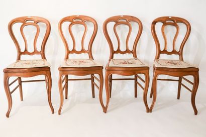 null Suite de onze chaises de style Louis-Philippe, dossier ajouré et assise cannée,...