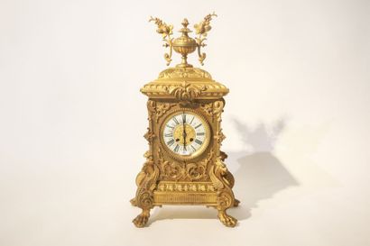 null Pendule-borne d'époque Napoléon III, fin XIXe, bronze ciselé et doré, avec clef,...