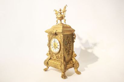 null Pendule-borne d'époque Napoléon III, fin XIXe, bronze ciselé et doré, avec clef,...