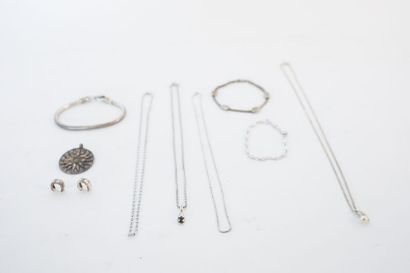 null Lot de bijoux (pendentifs, coulants, chaîne, bracelets et boucles d'oreille)...
