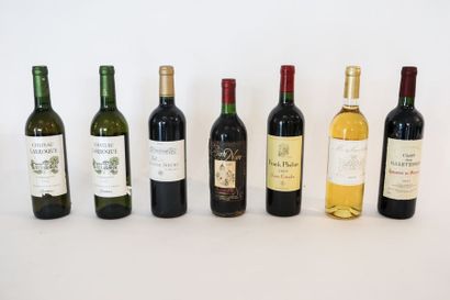 BORDEAUX Cinq bouteilles :

- (MARGAUX), rouge, Villa des Quatre Sœurs 2004, une...